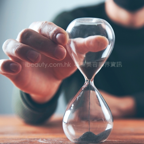 如何管理經常遲到的顧客？